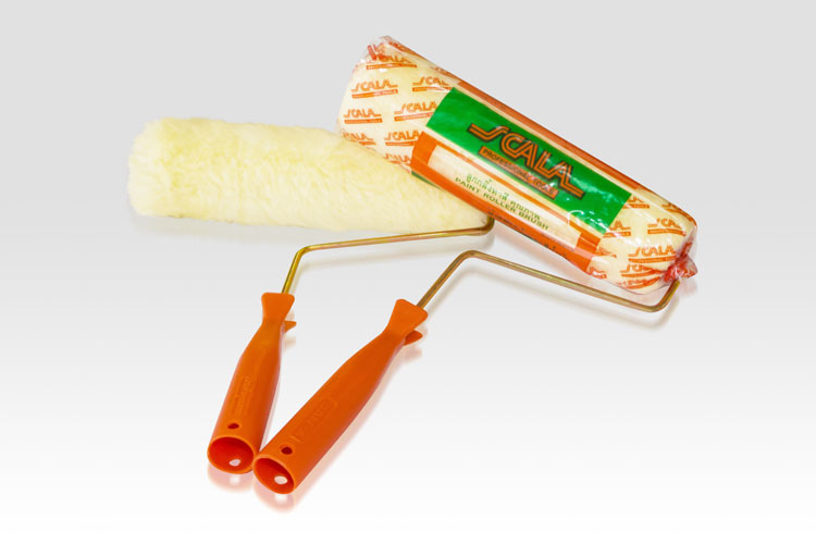 Paintbrush Roller 10” SCALA A paintbrush roller in 10” length. The handle made of orange plastic in standard quality. The fabric is in cream colour and made of a good quality acrylic. 